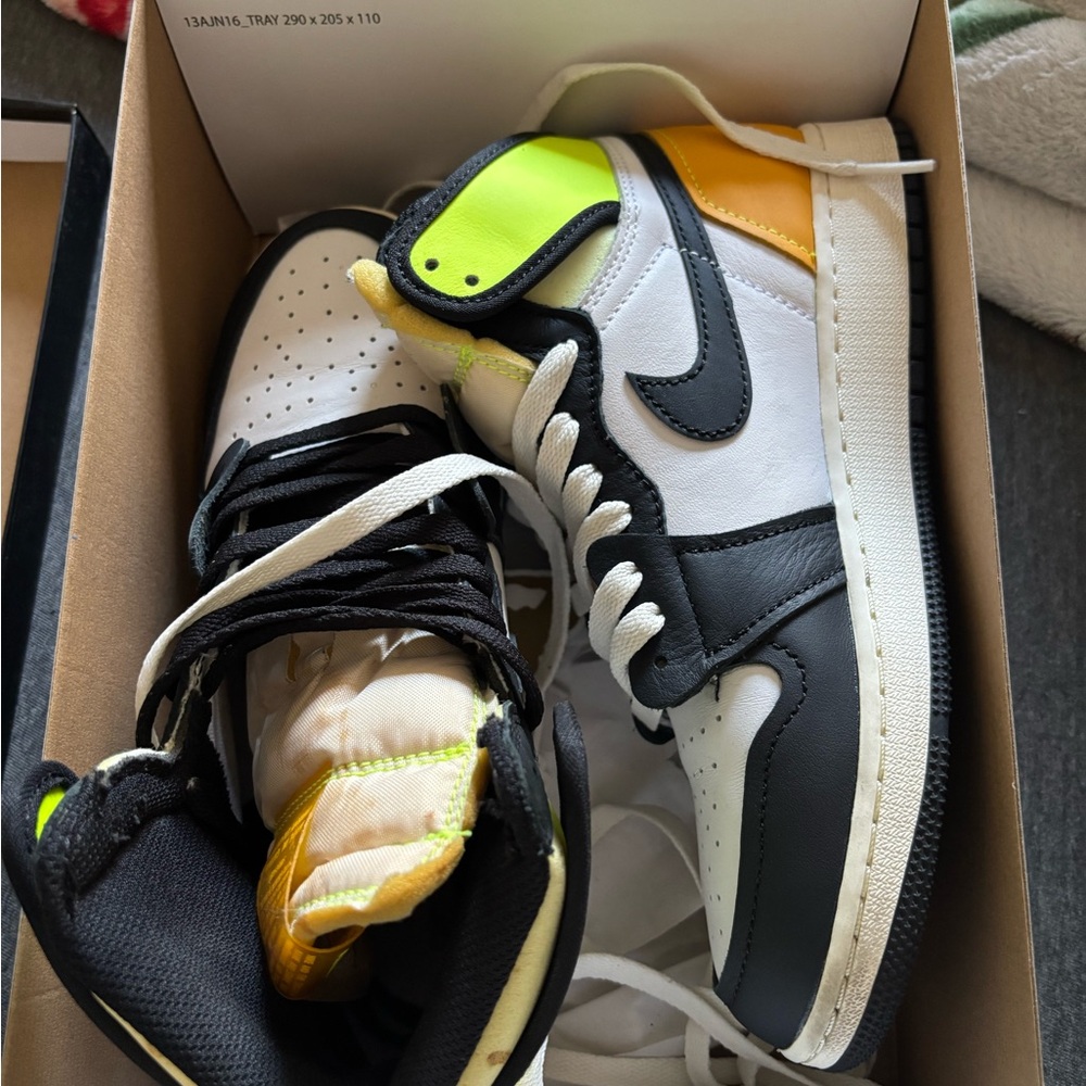 Nike Black and White Sneakers High-Top Classic